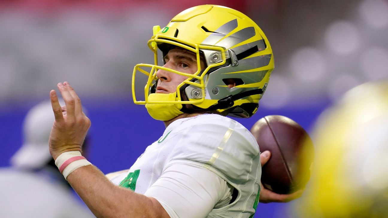 Oregon Ducks QB Tyler Shough, who started all seven games in 2020, passing as a graduate transfer