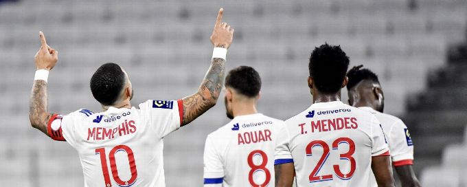 Lyon humble 10-man Strasbourg with Depay double to top Ligue 1