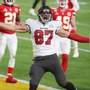 Kansas City Chiefs hope Kyle Long back by start of regular season after knee injury in practice Kansas City Chiefs hope Kyle Long back by start of regular season after knee injury in practice