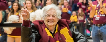 Loyola-Chicago to honor Sister Jean with jersey patch