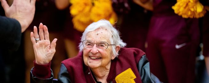 Loyola's Sister Jean announces retirement due to health concerns