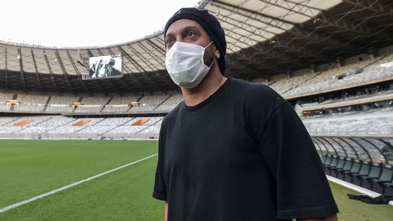Ronaldinho is 41 years old, in the middle of health problems