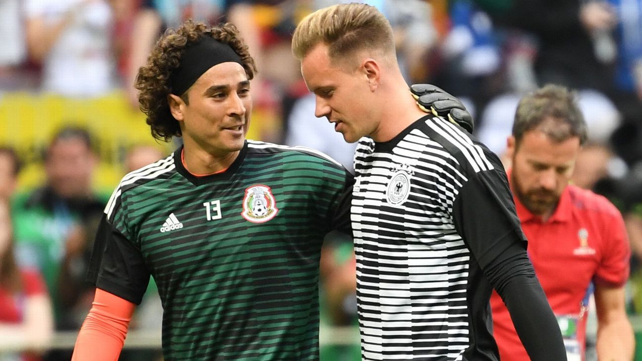 Guillermo Ochoa invites Ter Stegen to his house for a change