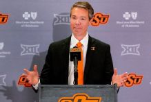 Oklahoma State approves new 4-year deal for AD Chad Weiberg