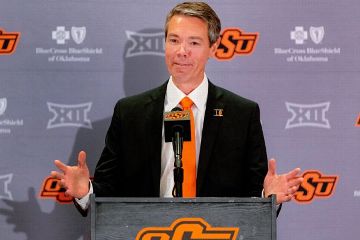 Oklahoma State approves new 4-year deal for AD Chad Weiberg