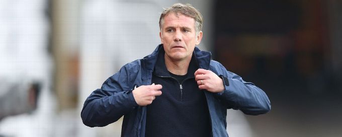 Ten-man Wrexham held to goalless draw at Barnet as automatic promotion bid stalls