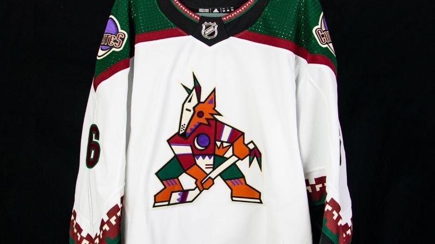 Arizona Coyote trae de vuelta a Kachina Coyote como logo principal