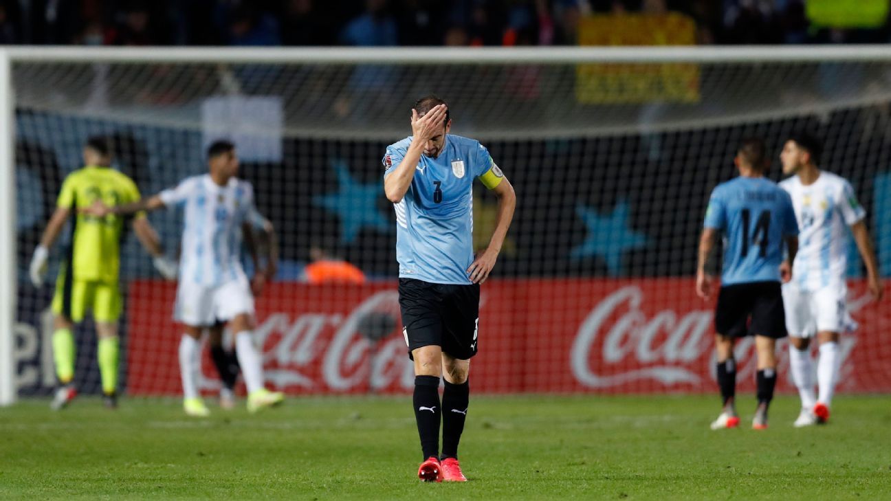 Uruguay pergi untuk menyesali peluang yang terbuang saat Argentina semakin dekat ke tempat berlabuh di Piala Dunia