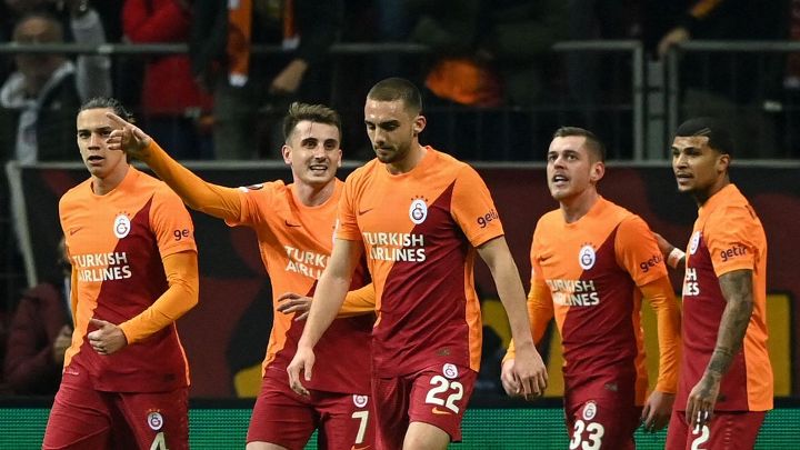 Galatasaray advance and knock Marseille out of Europa League