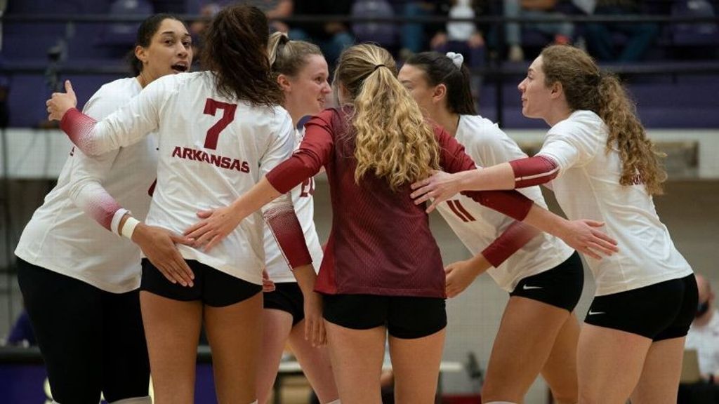 Arkansas advances to third round with sweep over SFA