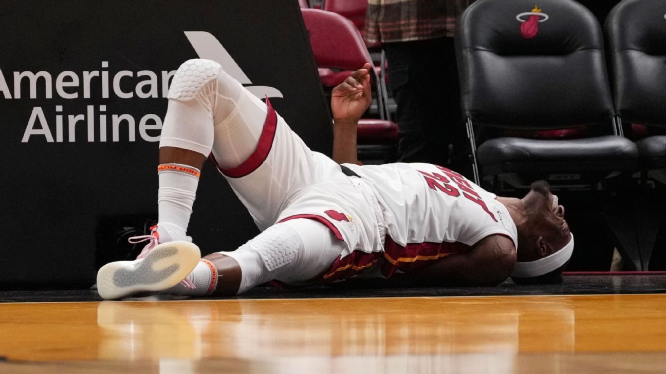 Jimmy Butler dari Miami Heat memperparah cedera tulang ekor setelah jatuh dengan keras