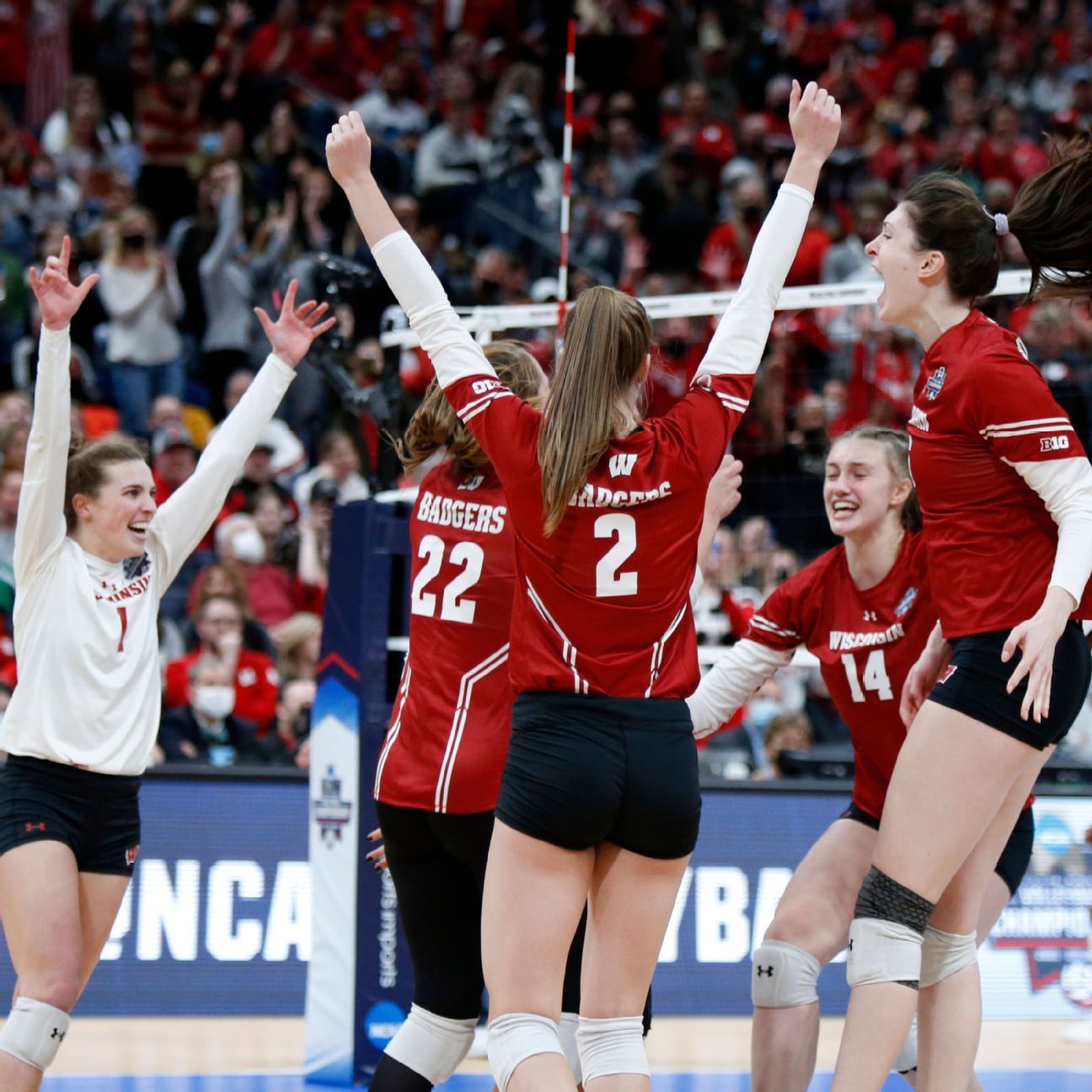 Wisconsin mengalahkan Louisville untuk mencapai final bola voli putri NCAA