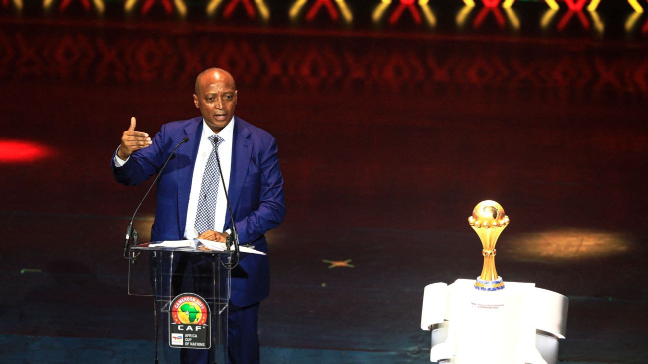 Piala Afrika diragukan saat presiden CAF mendarat di Kamerun untuk pembicaraan genting