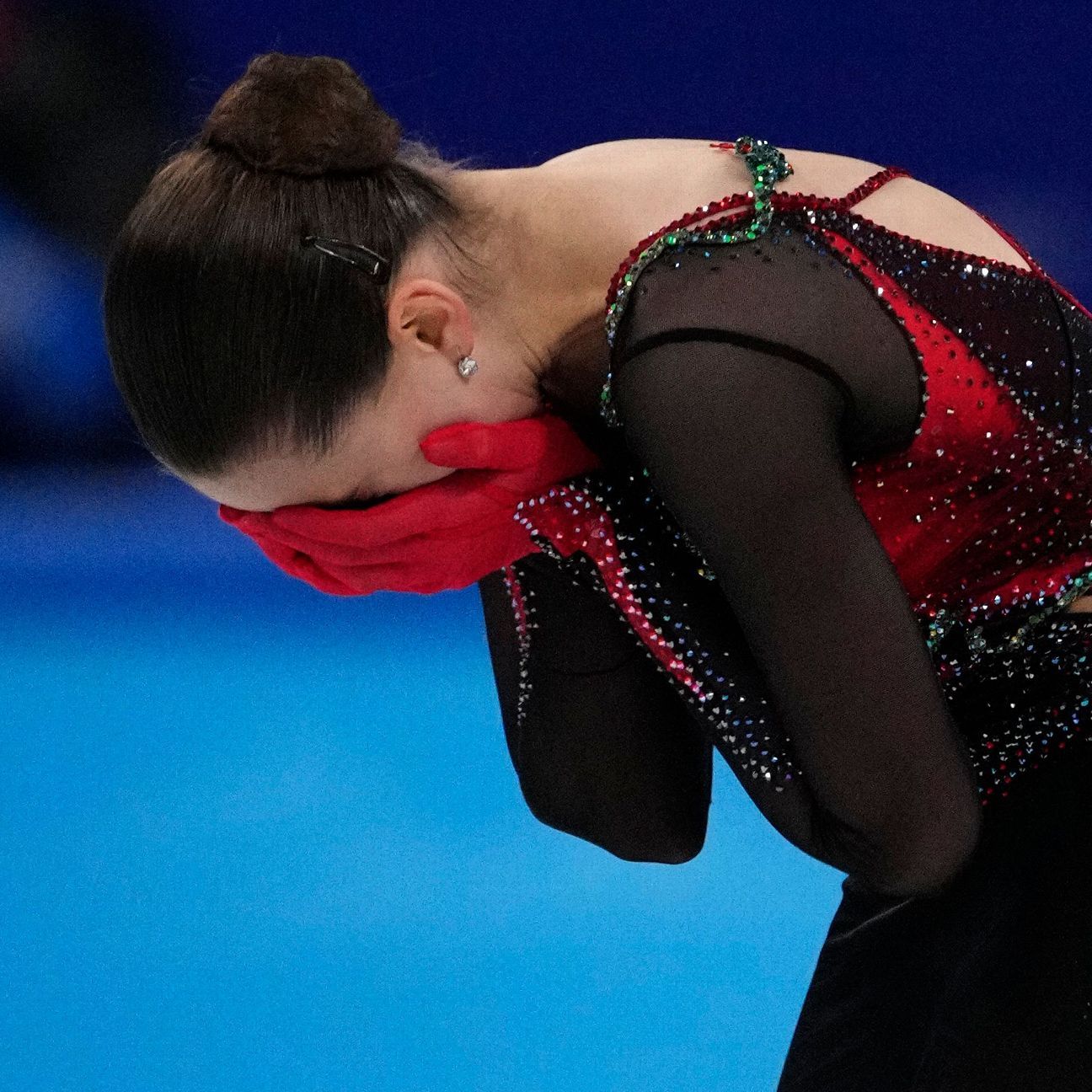 Anna Shcherbakova wins Olympic women's figure skating gold medal as Russian teammate Kamila Valieva falls to fourth place