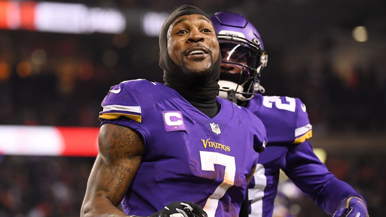 <div>Star CB Peterson says he's re-signing with Vikes</div>