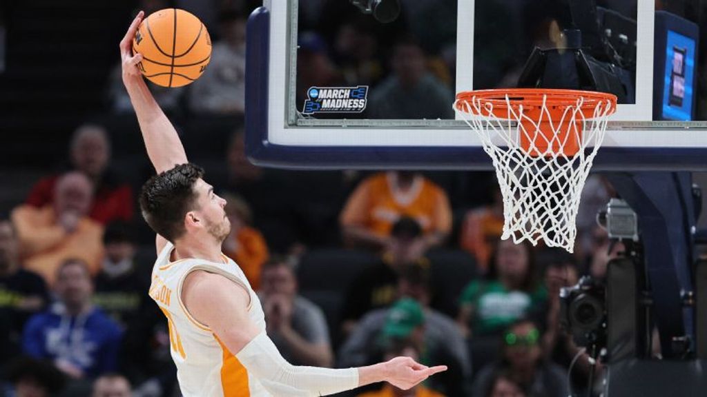 Hot-shooting Tennessee advances in NCAA Tournament