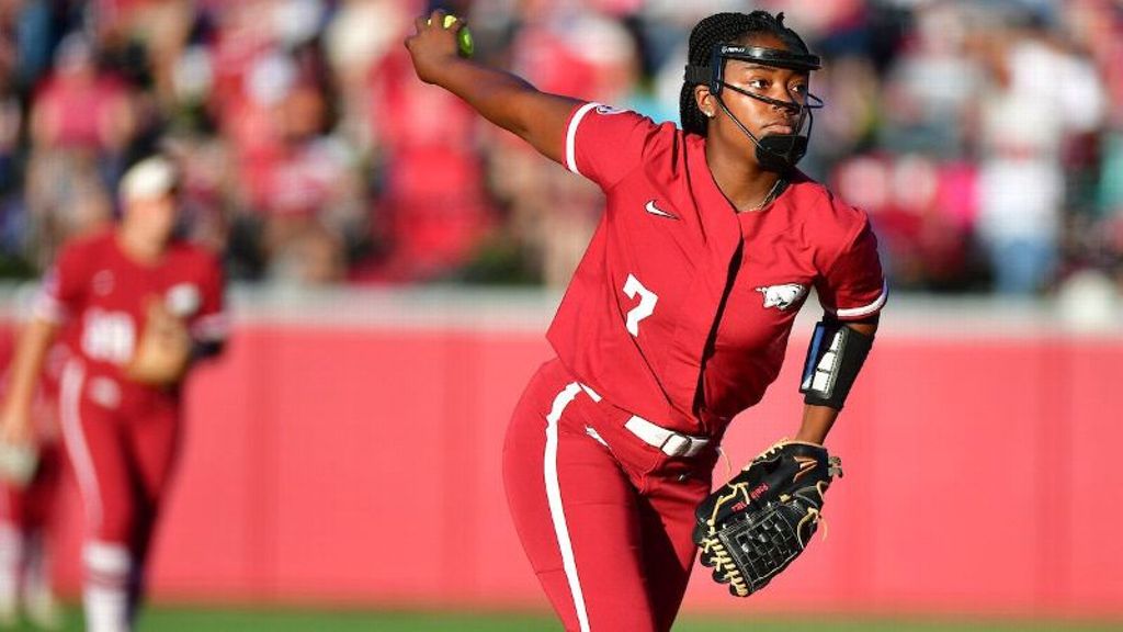 Arkansas falls to Texas, forcing Game Three