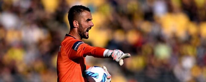 Central Coast goalkeeper Mark Birighitti joins Dundee United with eyes on World Cup spot