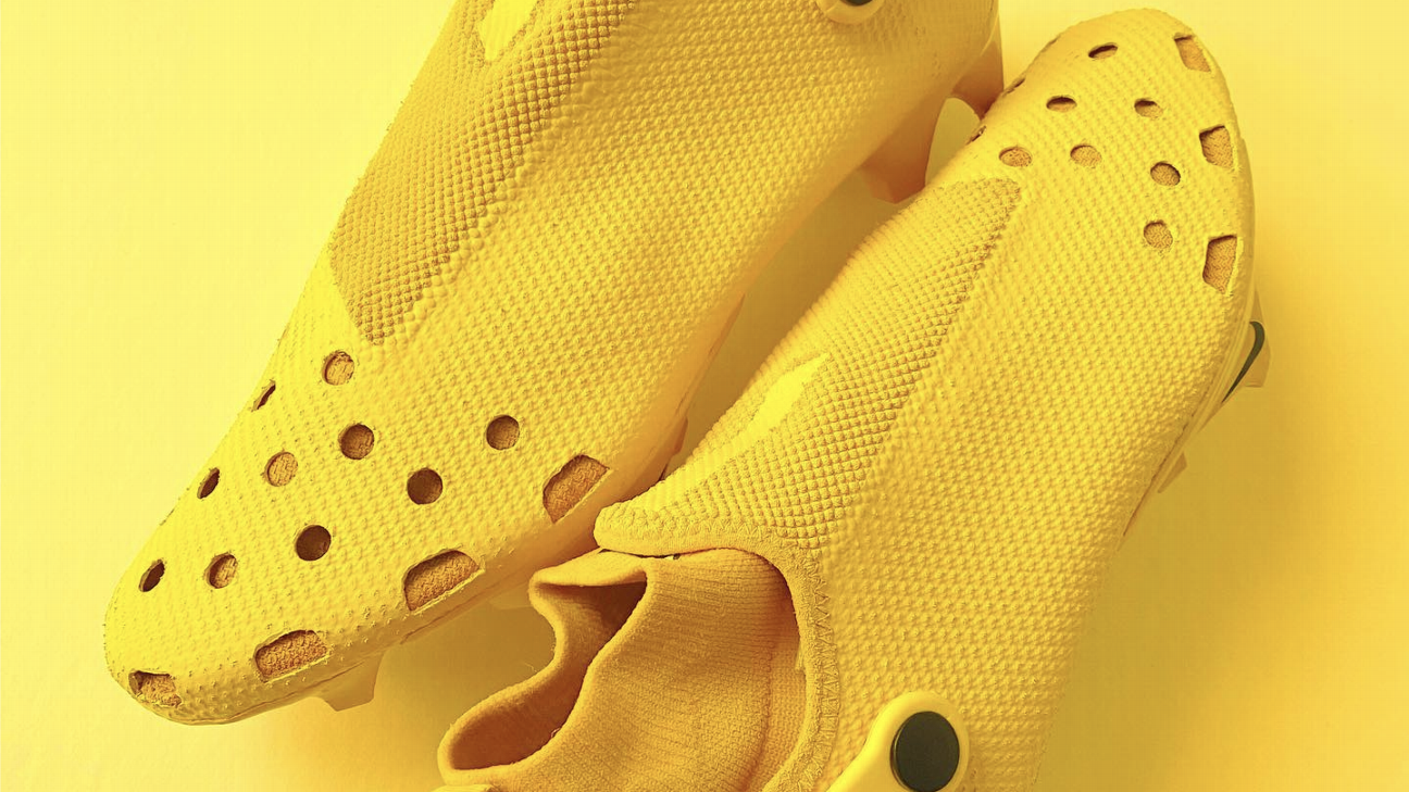 Mode olahraga: Murphy Jr. Kardinal mendapatkan sepatu Crocs yang dibuat khusus untuk kamp pelatihan