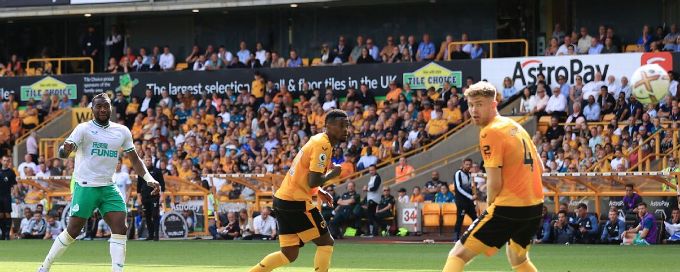 Saint-Maximin snatches late point for Newcastle at Wolves
