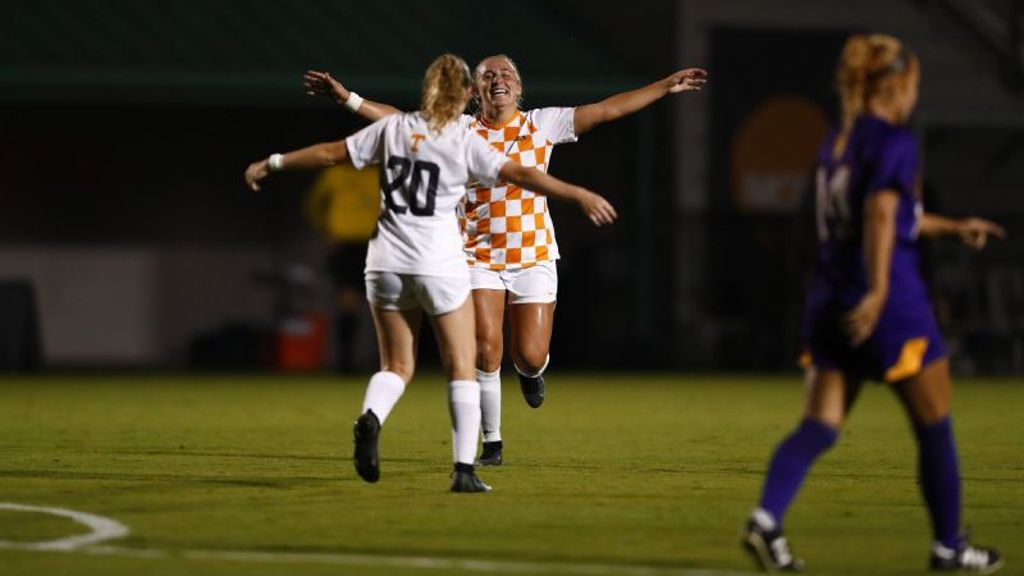 Early barrage of goals leads Lady Vols to victory
