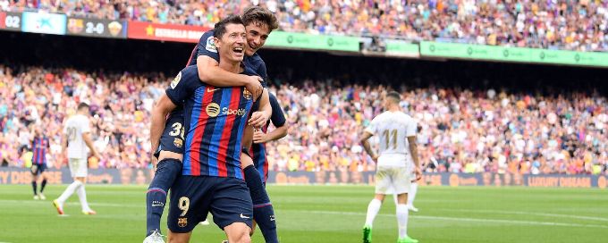 Robert Lewandowski shines as his latest brace takes Barcelona top of LaLiga after beating 10-man Elche