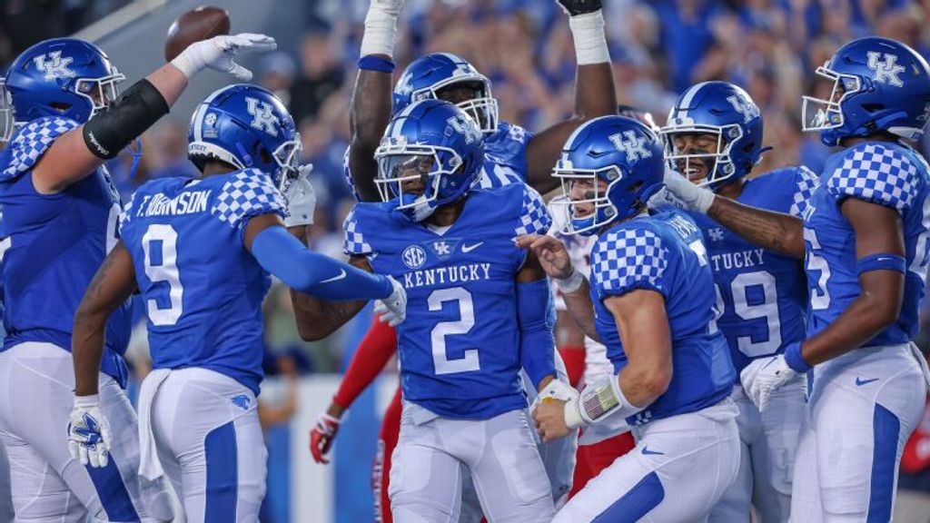 No. 8 Kentucky takes down NIU with aerial attack