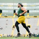 Packers QB Aaron Rodgers leads fans in singing 'Happy Birthday' to David Bakhtiari - Aaron Rodgers - Sports - Public News Time