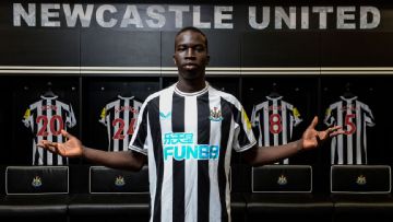 Newcastle sign teenager Garang Kuol from Central Coast Mariners