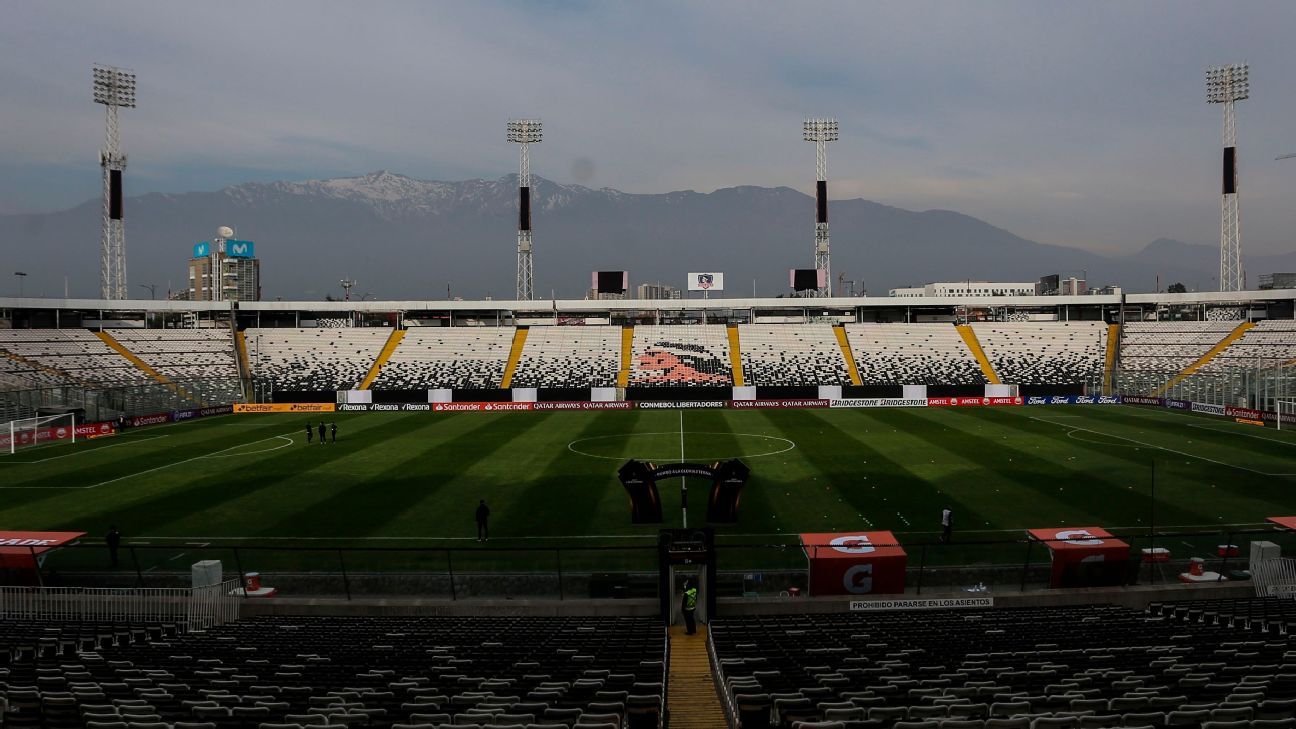 Aficionados resultaron heridos al derrumbarse el techo de un estadio durante un entrenamiento abierto en Chile