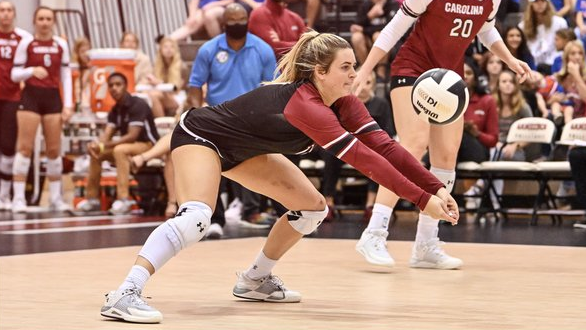 Gamecocks' Hampton on fire in five-set conquest