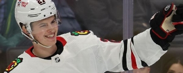 Blackhawks extend 2020 1st-rounder Lukas Reichel