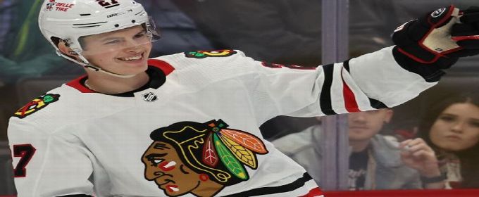 Blackhawks trade Reichel to Canucks for '27 fourth-round pick