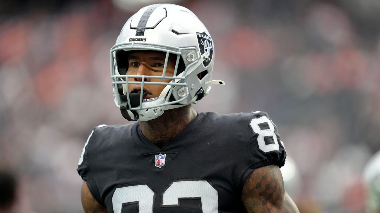 Giants acquire Darren Waller in trade with Raiders