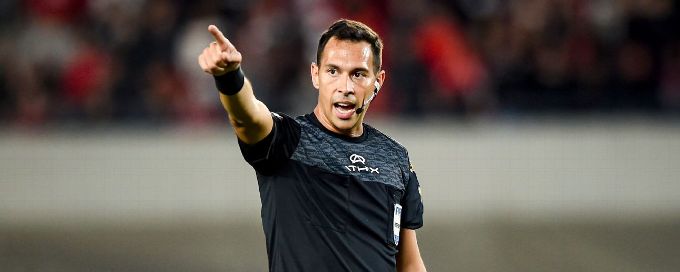Referee hands out 10 red cards in fiery Argentine Champions Trophy final