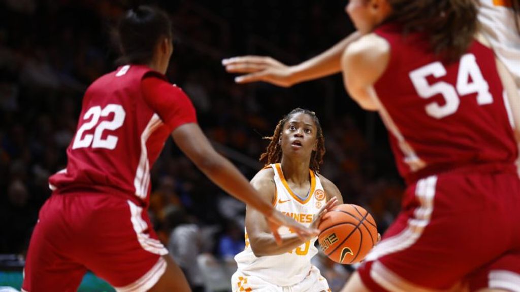 No. 11 Tennessee falls to No. 12 Indiana