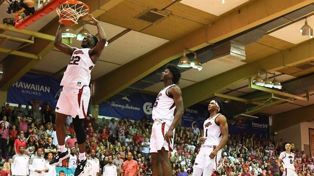 No. 9 Arkansas dunks Louisville in Maui Invitational