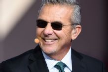 Florida to induct Urban Meyer into team's ring of honor