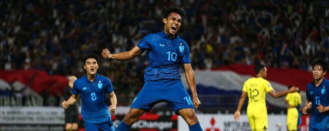 AFF Championship final could be decided by duel between Thailand's master Teerasil Dangda and Vietnam's apprentice Nguyen Tien Linh