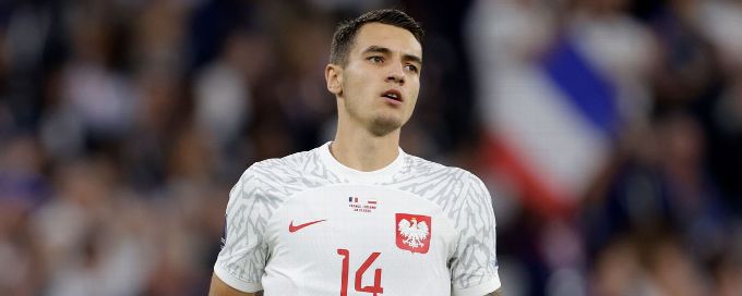 Arsenal sign Polish defender Jakub Kiwior from Spezia