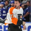 Tony DeAngelo dari Flyers mendapat skorsing 2 pertandingan karena spearing