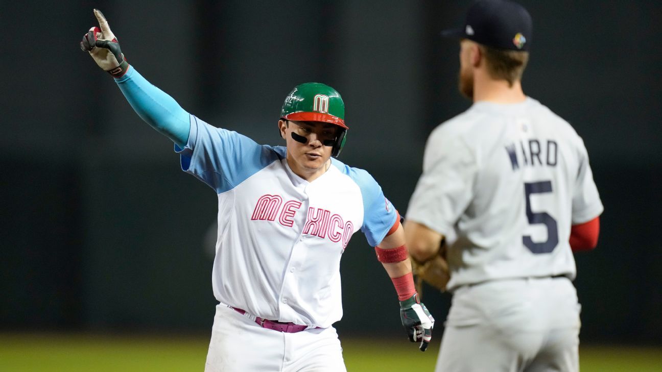 Mexico causes a three-way tie for first place in Group C and goes on to beat Canada to advance as leader