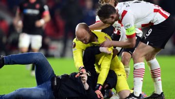 Man who attacked Sevilla goalkeeper handed 40-year stadium ban by PSV