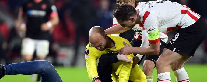 Man who attacked Sevilla goalkeeper handed 40-year stadium ban by PSV
