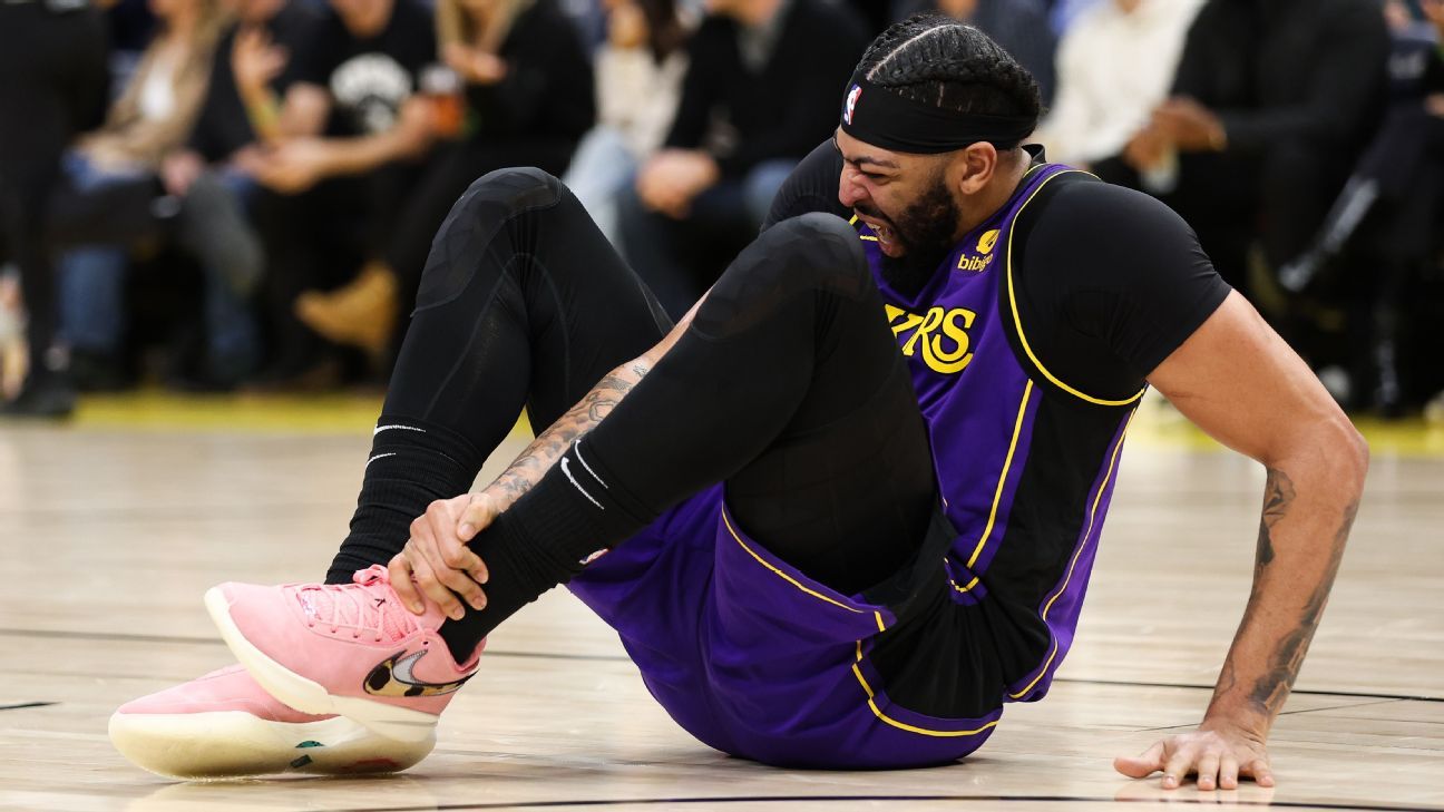 AD carries Lakers above .500 despite turned ankle