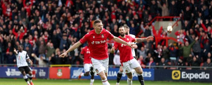 Wrexham edge Notts County in thriller to lead National League title race