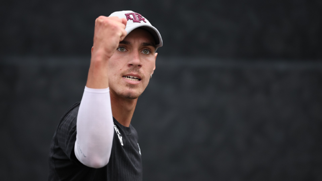 Aggies defeat Vandy to advance to quarterfinals