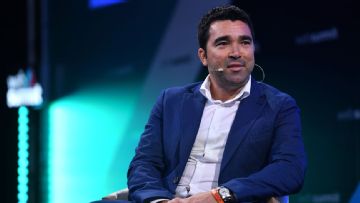 Barcelona's Hansi Flick backs Deco stay ahead of elections