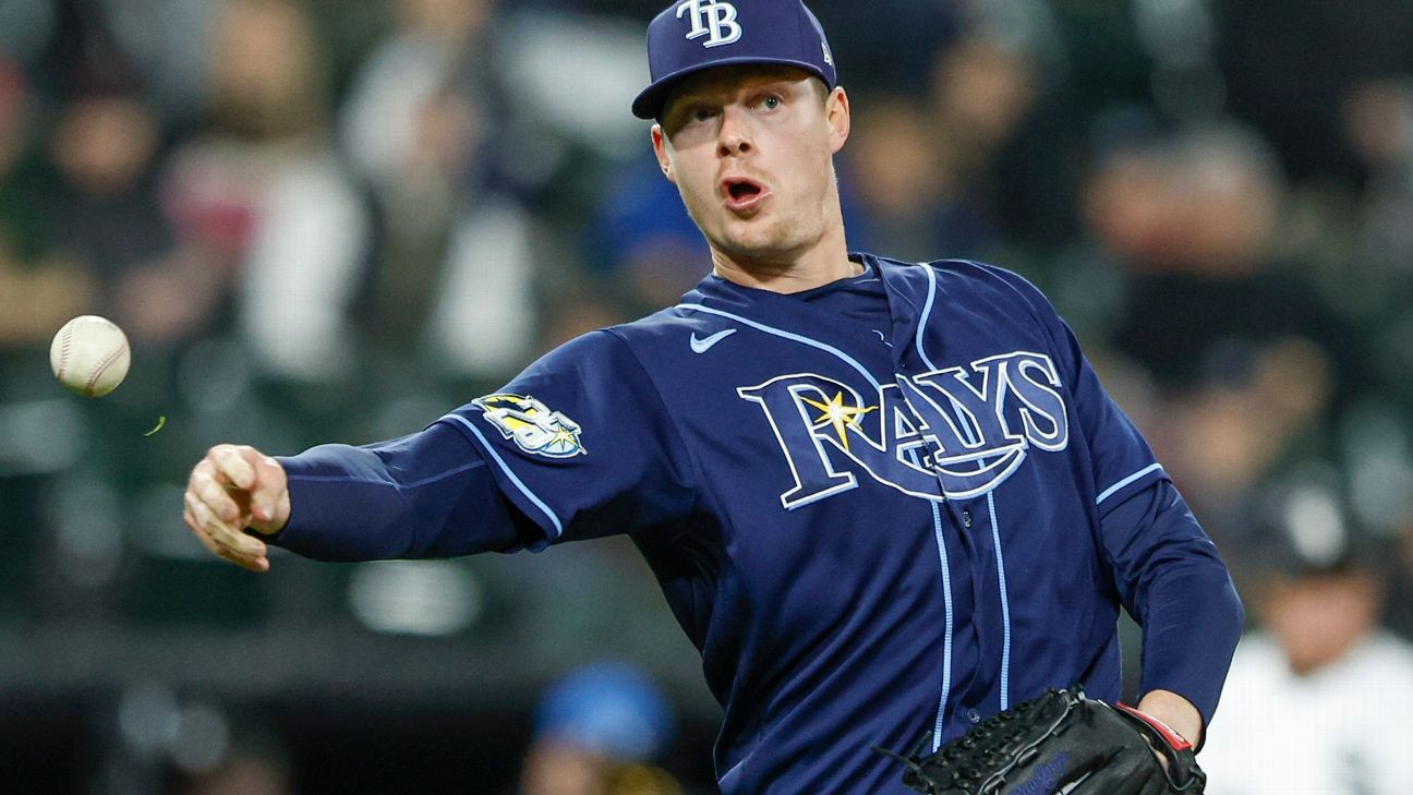 Rays closer Fairbanks to IL after hip locked up