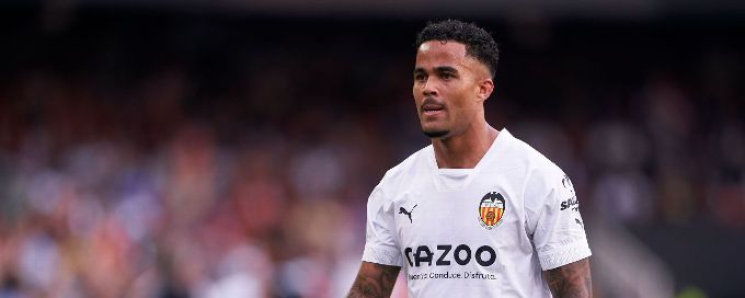 Valencia forward Justin Kluivert's girlfriend attacked in home robbery